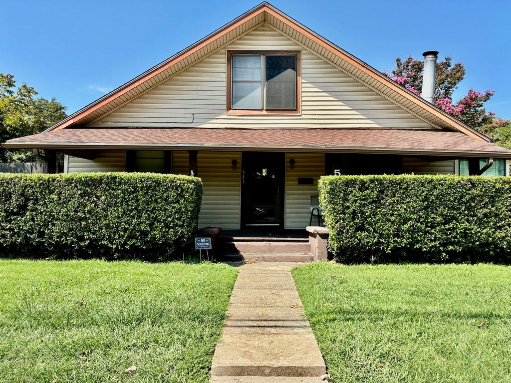 541 N Cowan Avenue, Lewisville, TX 75057