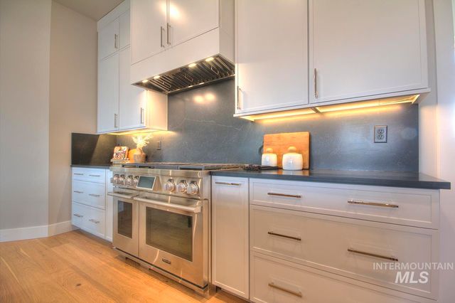 555 Century Ave, Middleton, ID 83644