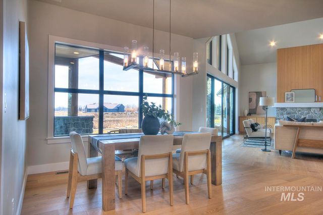 555 Century Ave, Middleton, ID 83644