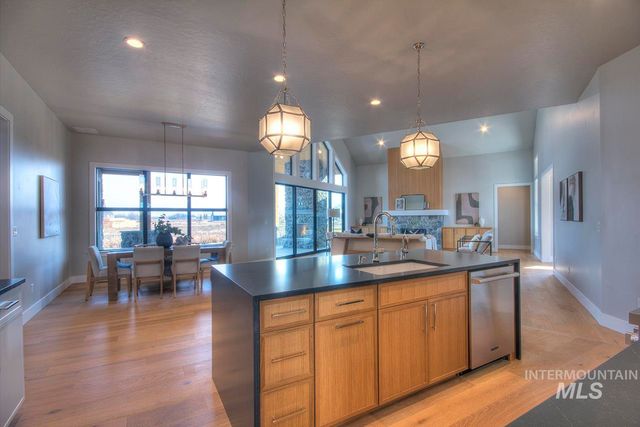 555 Century Ave, Middleton, ID 83644