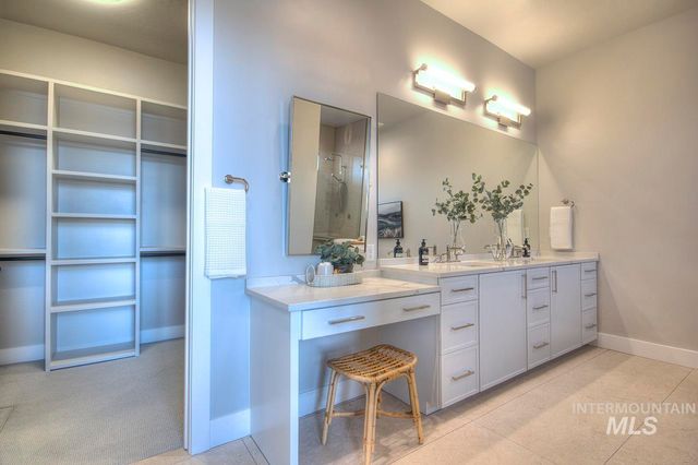 555 Century Ave, Middleton, ID 83644