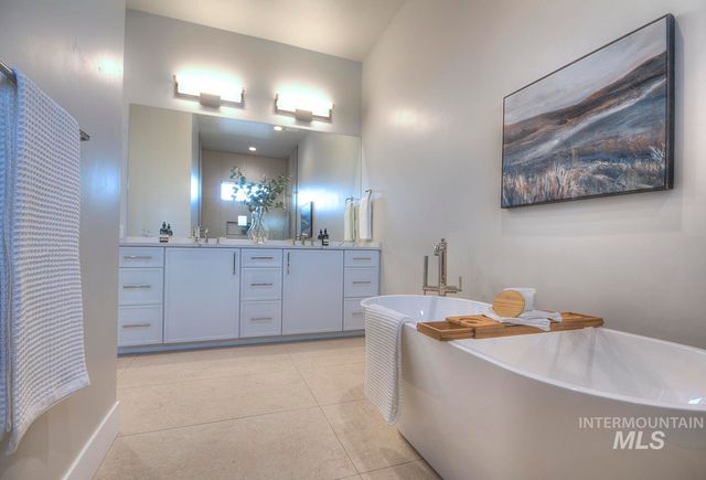 555 Century Ave, Middleton, ID 83644