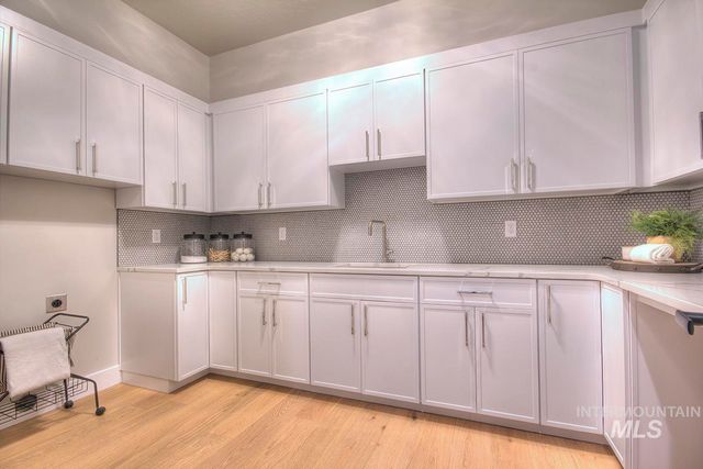 555 Century Ave, Middleton, ID 83644