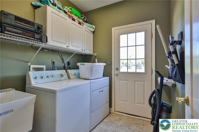 351 Manor Drive, Lower Nazareth Twp, PA 18064