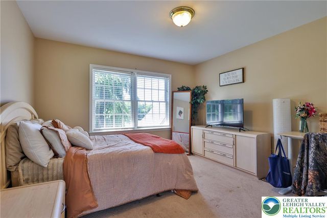 351 Manor Drive, Lower Nazareth Twp, PA 18064