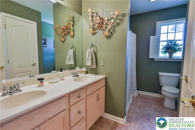 351 Manor Drive, Lower Nazareth Twp, PA 18064