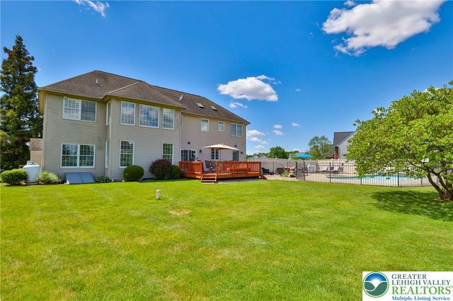351 Manor Drive, Lower Nazareth Twp, PA 18064