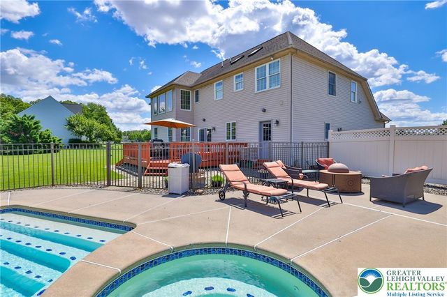 351 Manor Drive, Lower Nazareth Twp, PA 18064