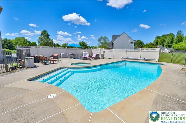 351 Manor Drive, Lower Nazareth Twp, PA 18064