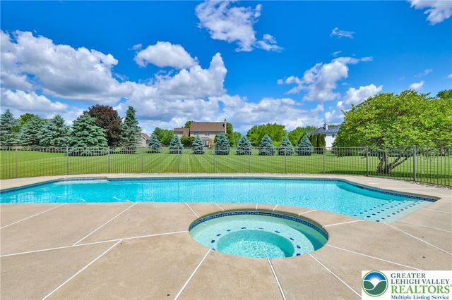351 Manor Drive, Lower Nazareth Twp, PA 18064