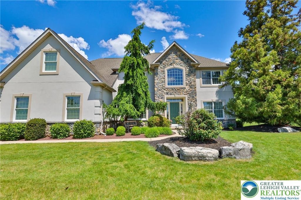 351 Manor Drive, Lower Nazareth Twp, PA 18064