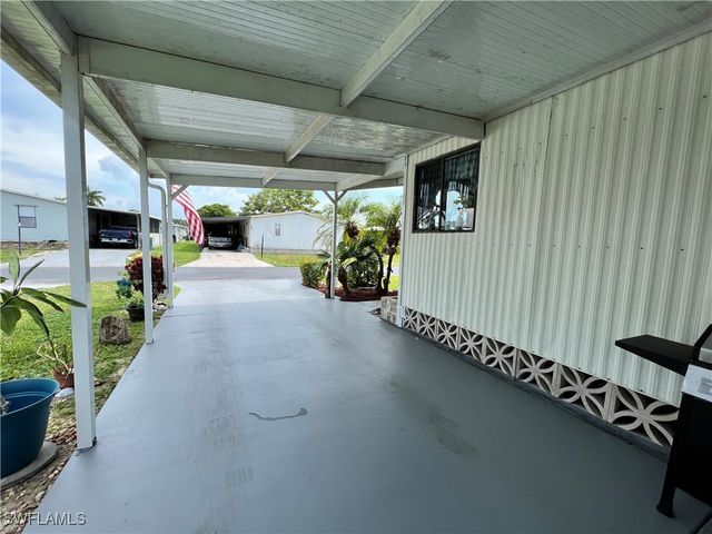 251 Loon LN, Naples, FL 34114
