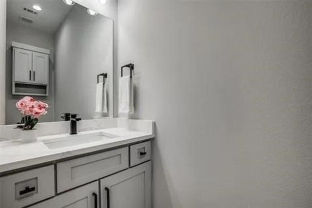 1702 Seevers Avenue, Dallas, TX 75216