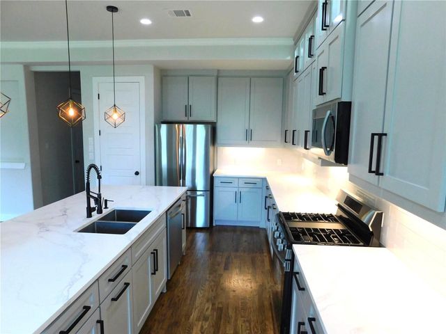 1702 Seevers Avenue, Dallas, TX 75216