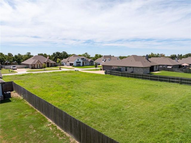 220 Fox Run Lane, Robinson, TX 76706