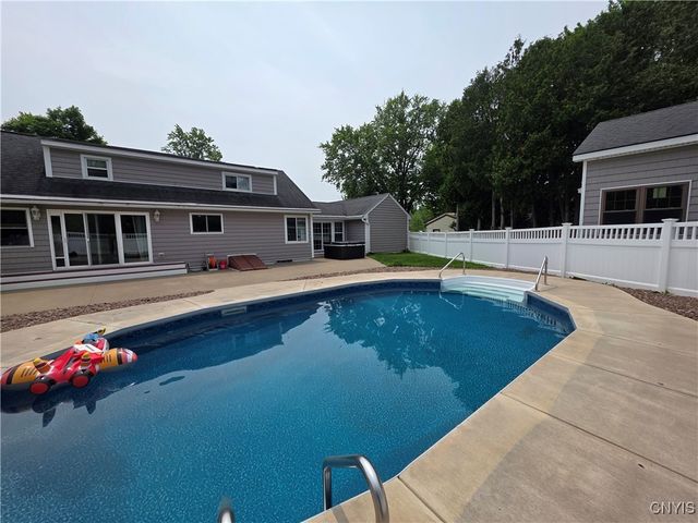 5937 Lakeshore Road, Cicero, NY 13039