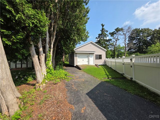 5937 Lakeshore Road, Cicero, NY 13039