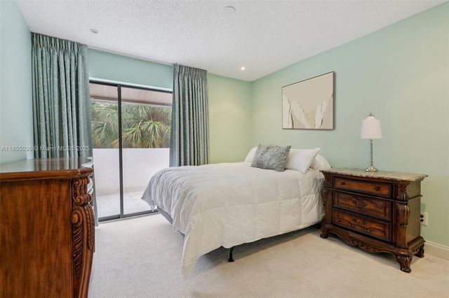 121 SW 96th Ter 205, Plantation, FL 33324