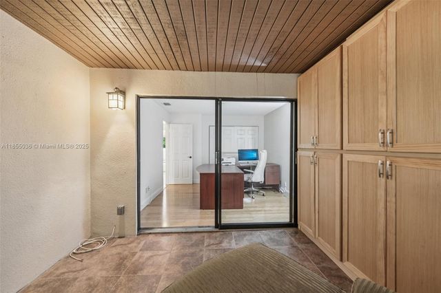 121 SW 96th Ter 205, Plantation, FL 33324