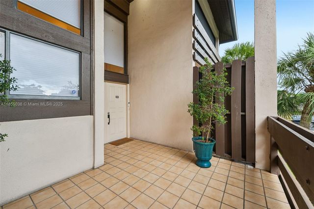121 SW 96th Ter 205, Plantation, FL 33324