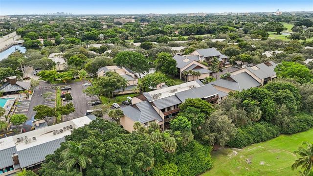 121 SW 96th Ter 205, Plantation, FL 33324