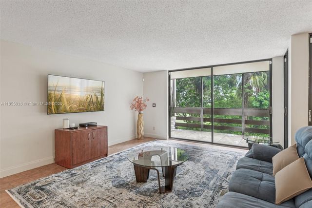 121 SW 96th Ter 205, Plantation, FL 33324