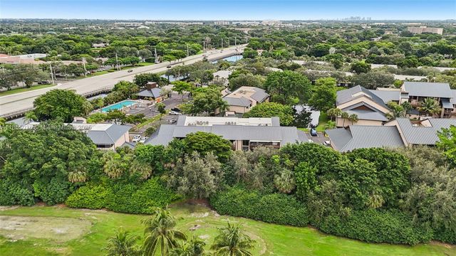 121 SW 96th Ter 205, Plantation, FL 33324