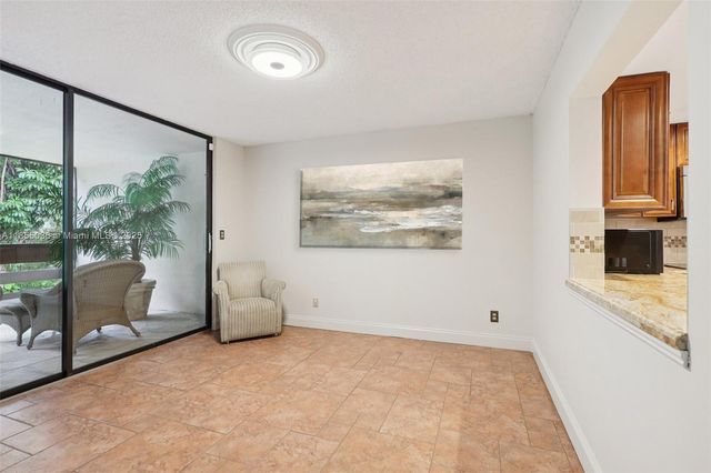 121 SW 96th Ter 205, Plantation, FL 33324