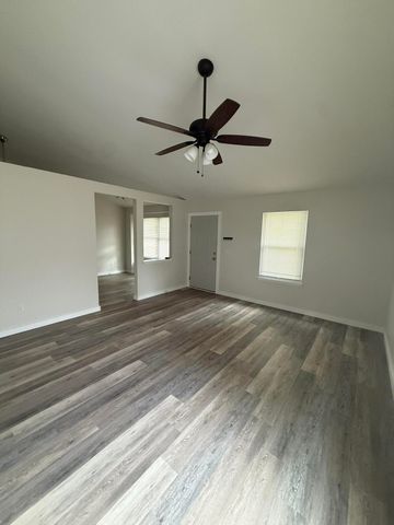 300 Macgregor Drive, Summerville, SC 29486