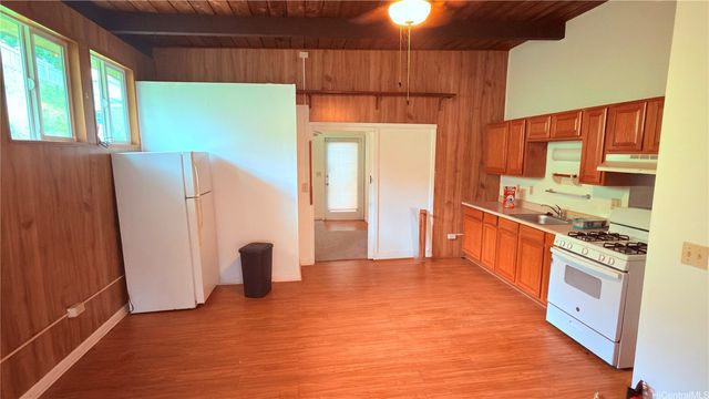 94-1086 Lumihoahu Street B, Waipahu, HI 96797