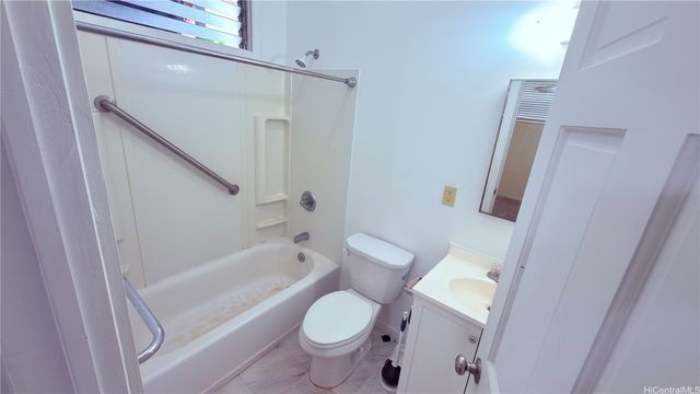 94-1086 Lumihoahu Street B, Waipahu, HI 96797