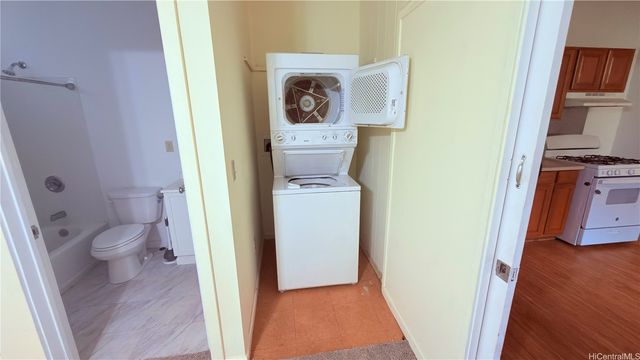 94-1086 Lumihoahu Street B, Waipahu, HI 96797