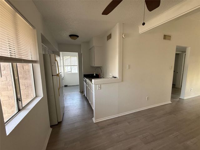 6715 Woodhue DR, Austin, TX 78745