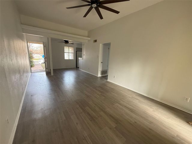 6715 Woodhue DR, Austin, TX 78745