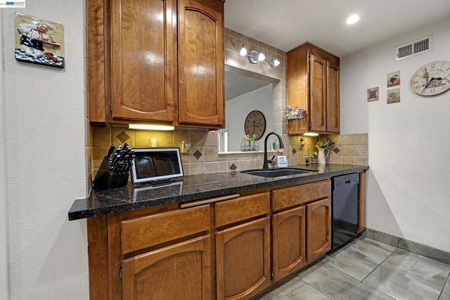 25483 Lindenwood Way, Hayward, CA 94545