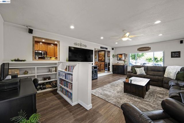25483 Lindenwood Way, Hayward, CA 94545