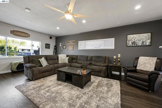 25483 Lindenwood Way, Hayward, CA 94545