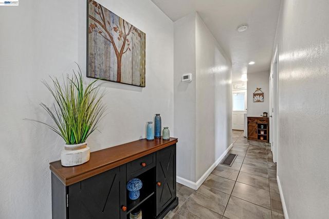 25483 Lindenwood Way, Hayward, CA 94545
