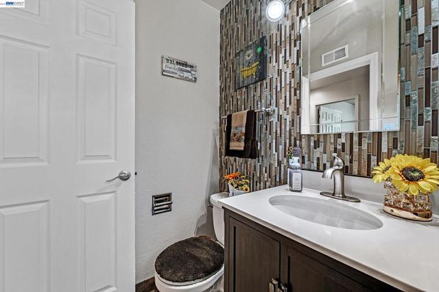 25483 Lindenwood Way, Hayward, CA 94545