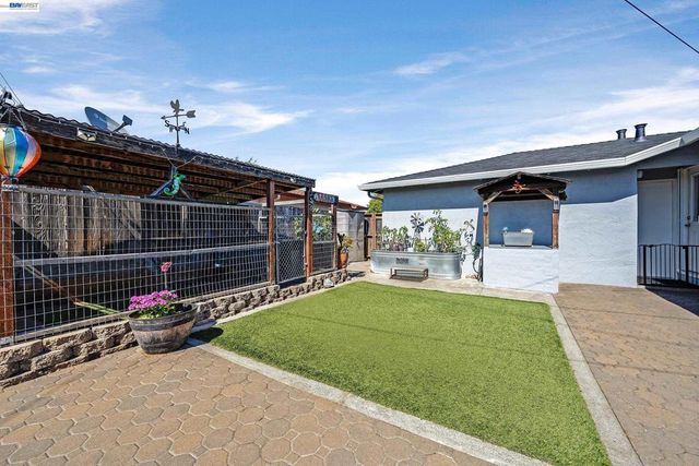25483 Lindenwood Way, Hayward, CA 94545