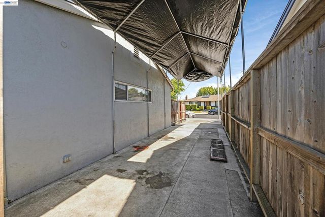 25483 Lindenwood Way, Hayward, CA 94545