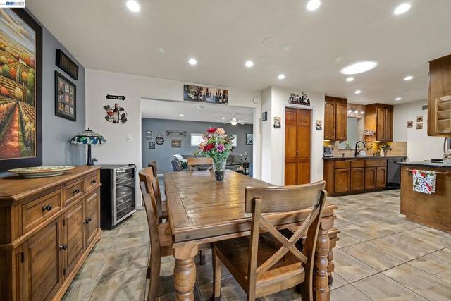 25483 Lindenwood Way, Hayward, CA 94545