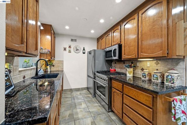 25483 Lindenwood Way, Hayward, CA 94545