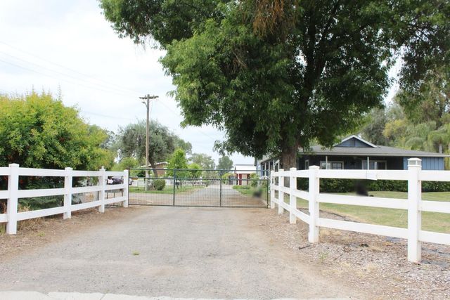 2307 N Hayes Avenue, Fresno, CA 93723
