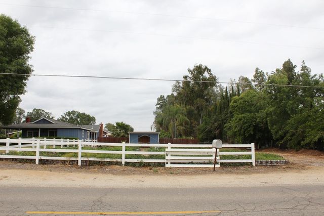 2307 N Hayes Avenue, Fresno, CA 93723