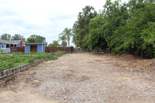 2307 N Hayes Avenue, Fresno, CA 93723