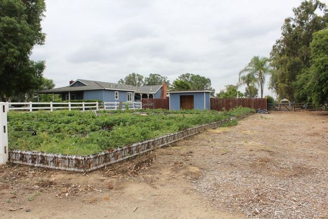 2307 N Hayes Avenue, Fresno, CA 93723