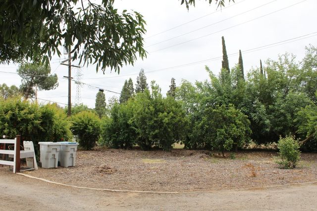 2307 N Hayes Avenue, Fresno, CA 93723