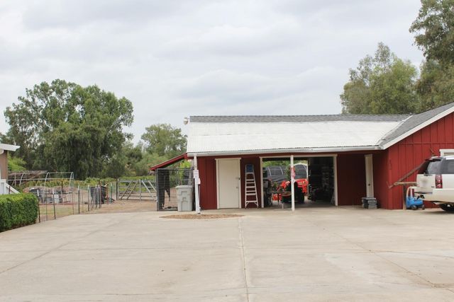 2307 N Hayes Avenue, Fresno, CA 93723