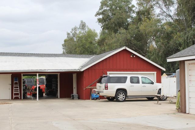 2307 N Hayes Avenue, Fresno, CA 93723